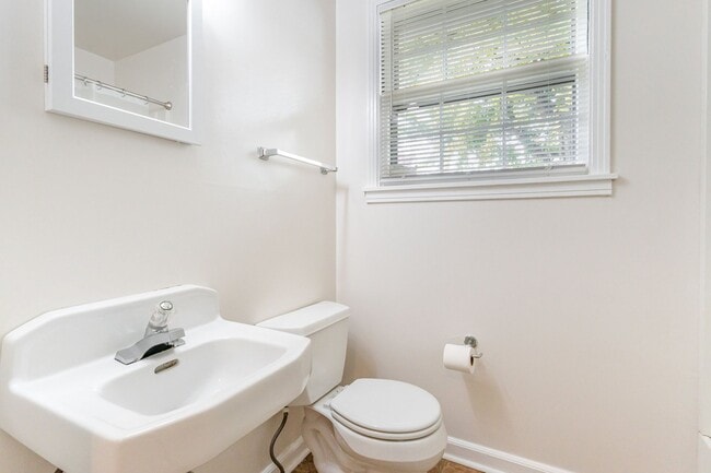 Building Photo - 5506 Bon Air Cir