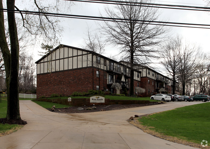 Primary Photo - River Knolls Apartments