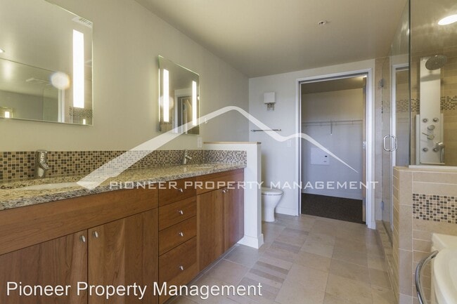 Building Photo - 2 br, 2.5 bath House - 2229 Blake St #708