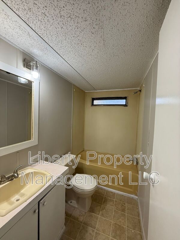 Building Photo - 144 New Hope Cir