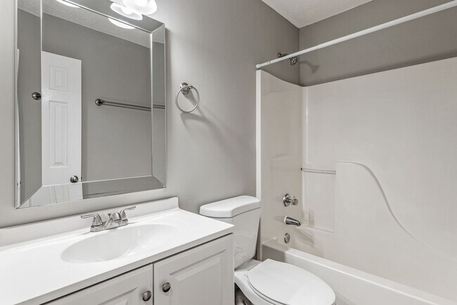 Building Photo - SW - Like New Home, Vaulted LR Ceiling, Fire Place, Wood Flooring, Several Updates!