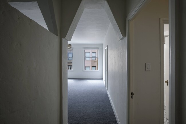 Building Photo - 631 Ofarrell St