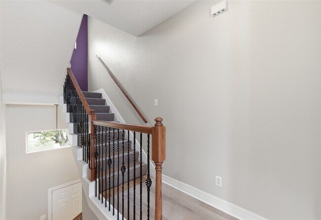 Building Photo - 408 Eichwurzel Ln