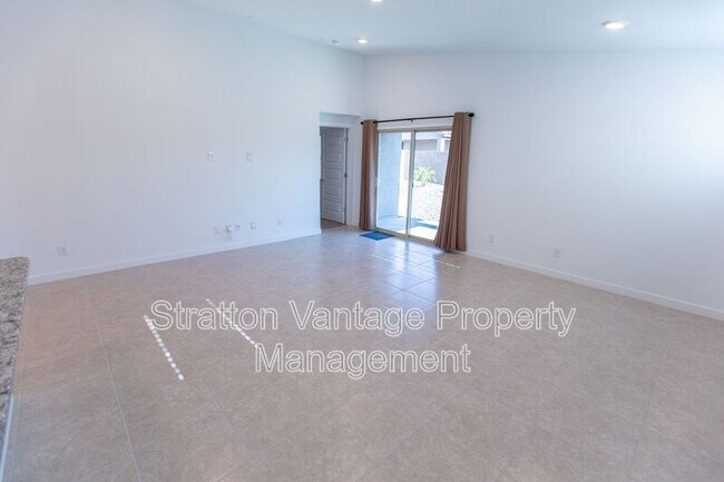 Building Photo - 305 Pinnacle Ridge Dr