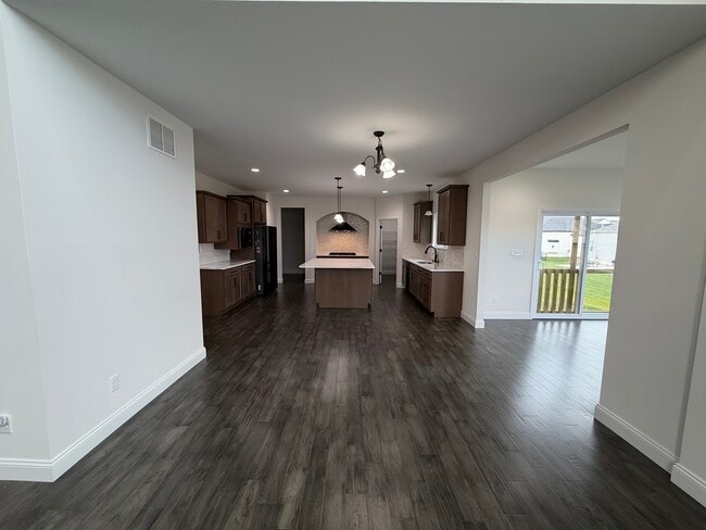 Building Photo - 156 Far Meadow Dr