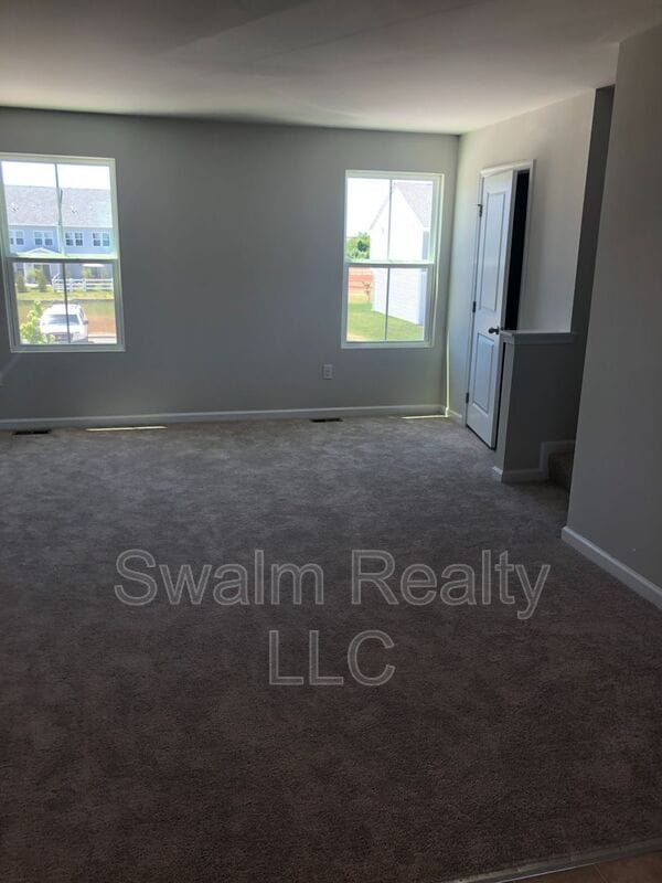 Building Photo - 445 Sitka Spruce Ln