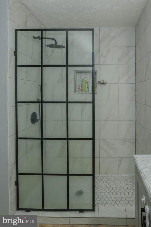 Building Photo - 359 Point to Point Rd