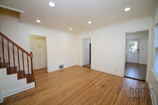 Building Photo - 1740 S Yorktown Ave