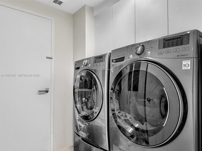 Building Photo - 3535 S Ocean Dr