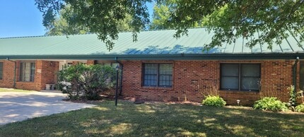 Building Photo - Dogwood Lane