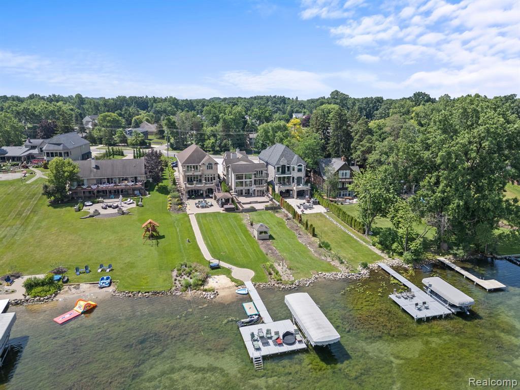 Building Photo - 2380 Walnut Lake Rd