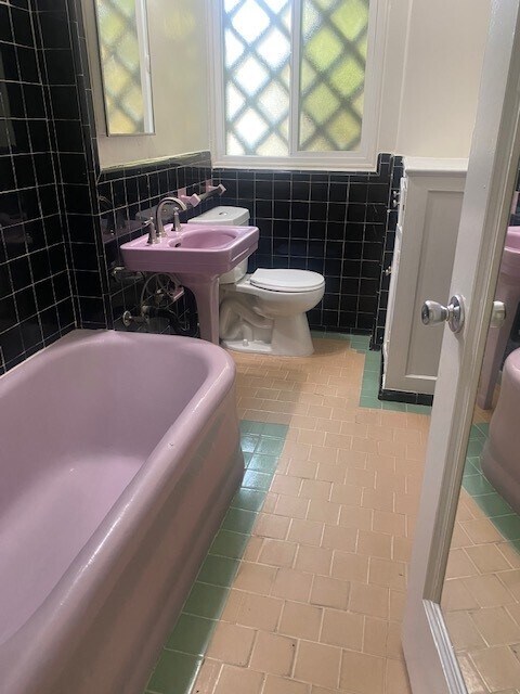 Building Photo - 152 S Sycamore Ave