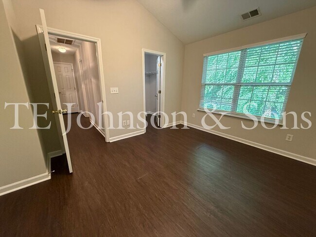 Building Photo - 3355 Kensington Pl