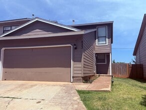 Building Photo - Modern Comfort in NE OKC – 3 Bed, 2.5 Bath...