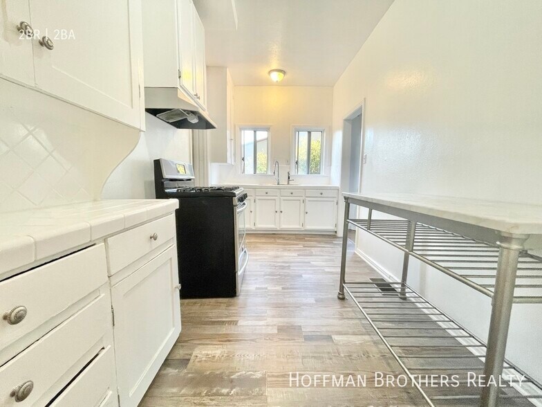 Building Photo - 1306 1/2 S Cloverdale Ave