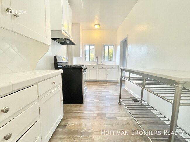 Building Photo - 1306 1/2 S Cloverdale Ave-