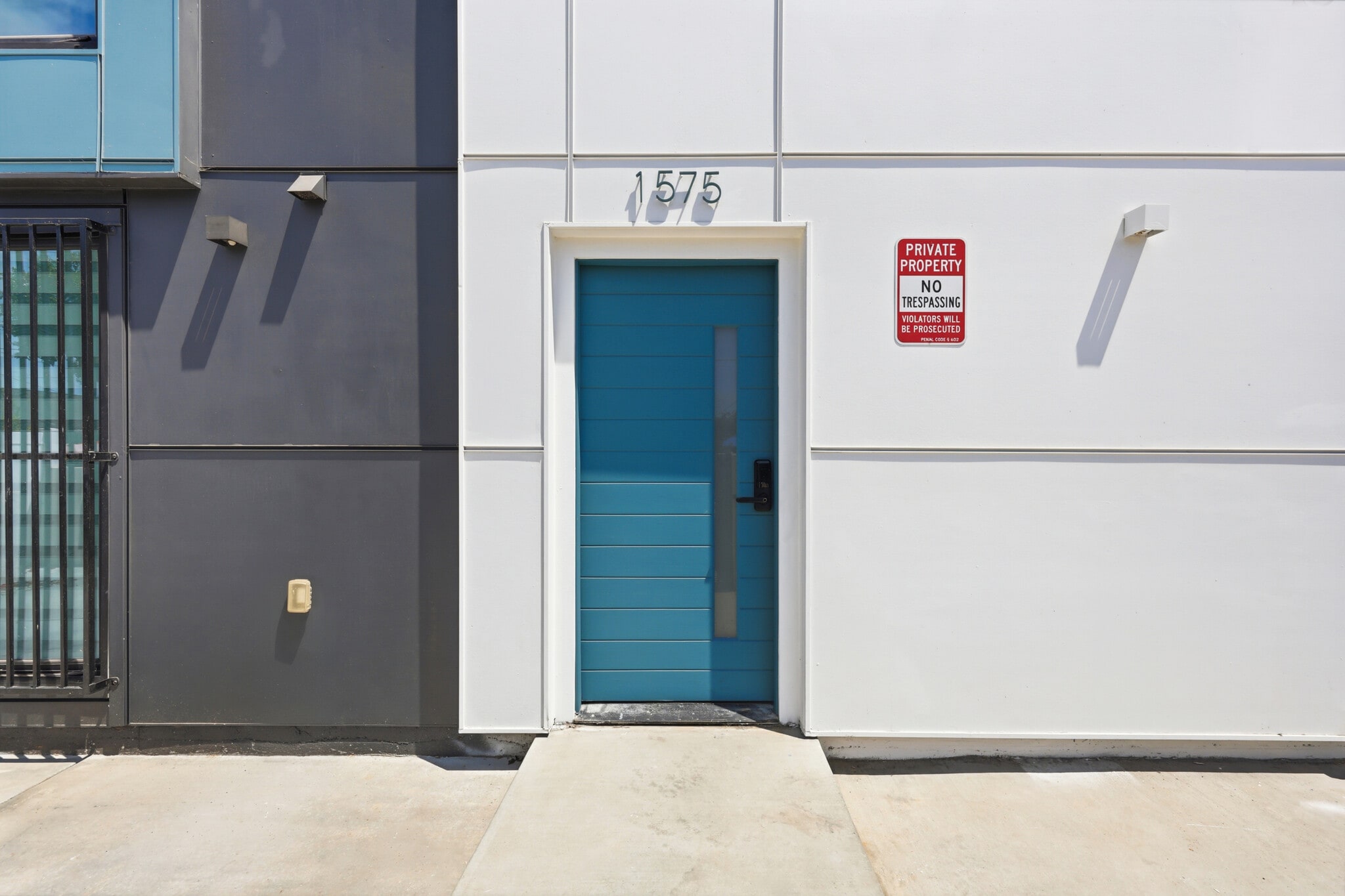 Building Photo - 1575 W 35th Pl