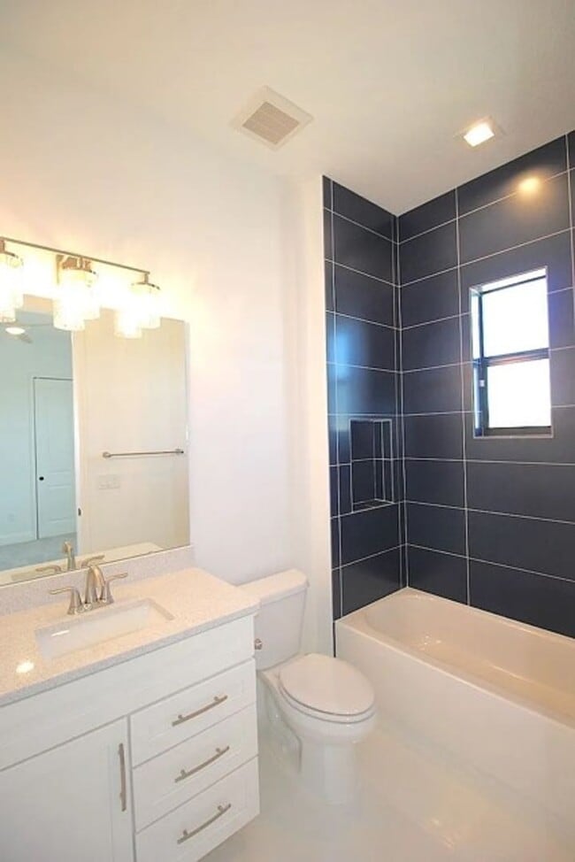 Building Photo - Coastal Living in Marina del Palma?!