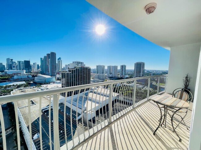 Building Photo - 1750 N Bayshore Dr