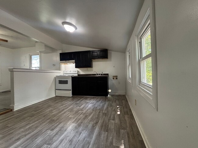 Building Photo - CUTE Remodeled and Affordable 2 Bedroom Home