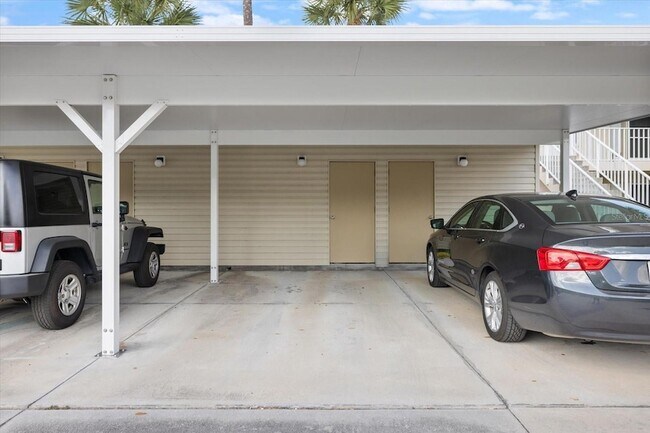 Building Photo - 841 Waterside Dr