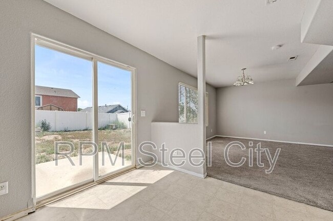 Building Photo - 2238 Meadowlark Ln