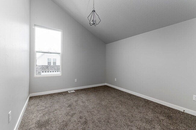 Building Photo - 712 E Zekes Ct