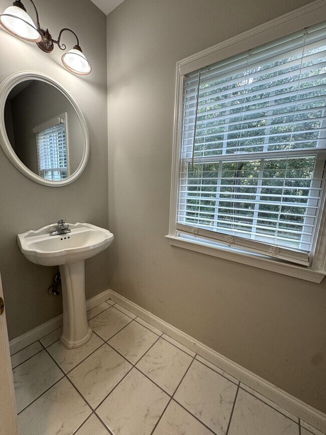 Building Photo - Great 3br House (plus Bonus Room) in East Athens!