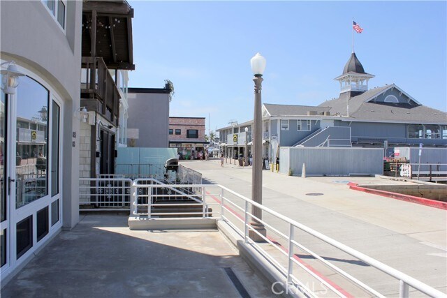 Building Photo - 813 E Bay Ave