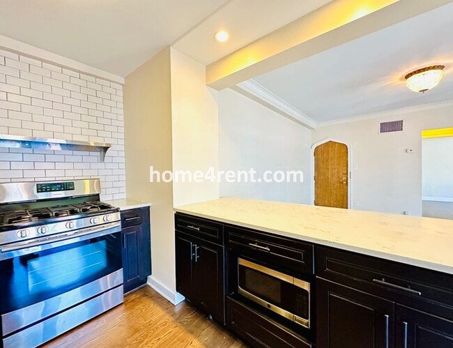 Building Photo - Luxury Condo Living Near the Country Club ...