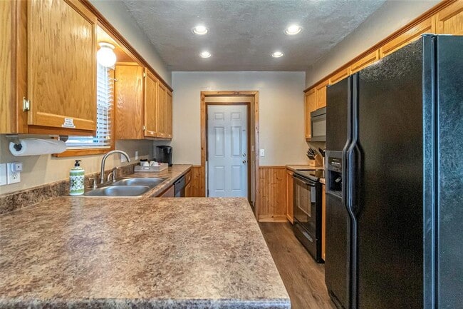 Building Photo - 512 Cypress Dr