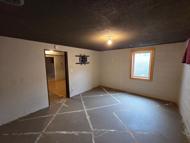 Building Photo - Well-Maintained 3BR Home – Garage + Washer/Dryer, dishwasher Included