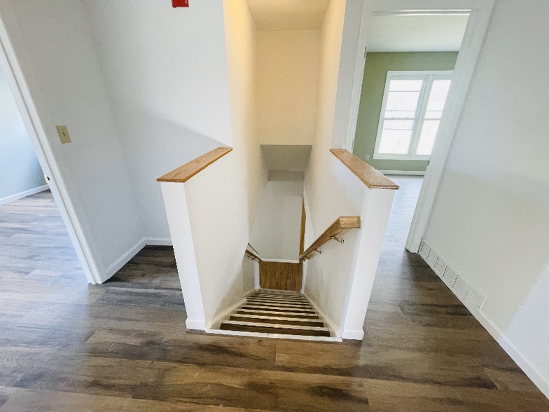 Building Photo - 14 Southbury Rd