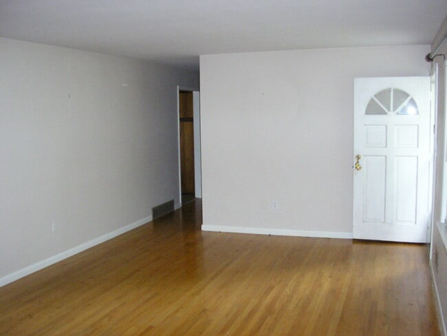 Building Photo - 1415 Woodhurst St