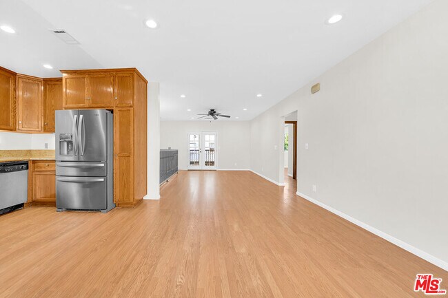 Building Photo - 743 N Las Palmas Ave