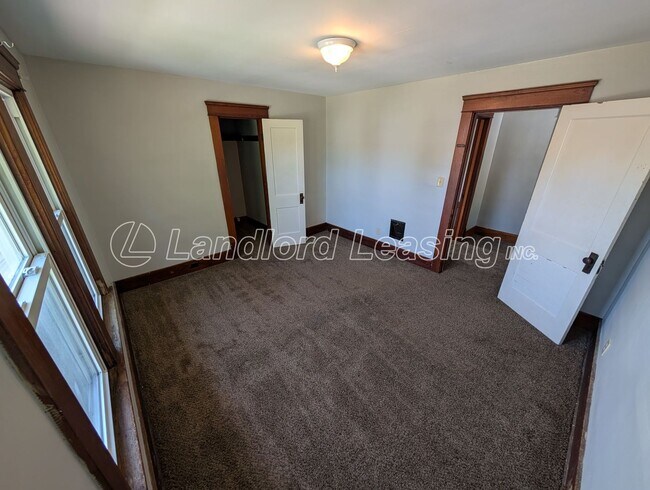Building Photo - Charming 2-Bedroom Brick Home with Covered Porch