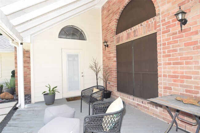 Building Photo - 22922 Glenover Dr