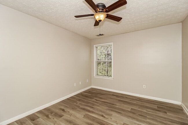 Building Photo - 3130 Kirkwood Dr NW