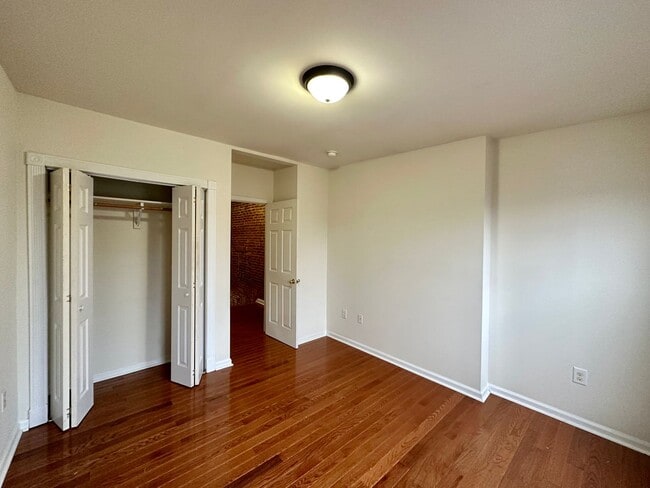 Building Photo - Charming 2 Bedroom/1.5 Bathroom Townhome in Washington Village-Pigtown!
