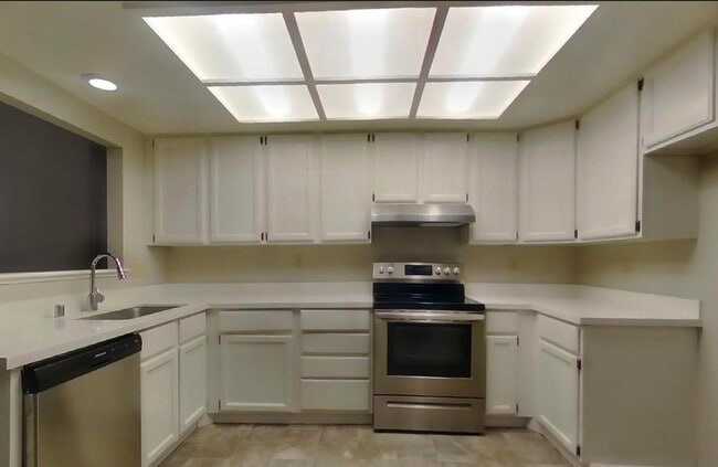 Building Photo - Fully updated charming home ready now!