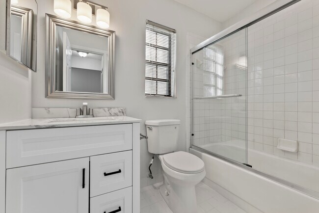 Building Photo - 2900 Olivewood Terrace