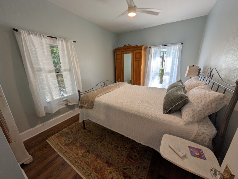 Building Photo - 604 Yarborough St