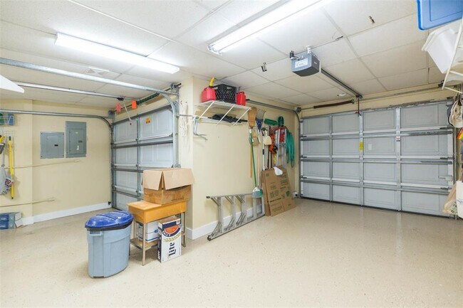 Building Photo - 2020 W Dekle Ave