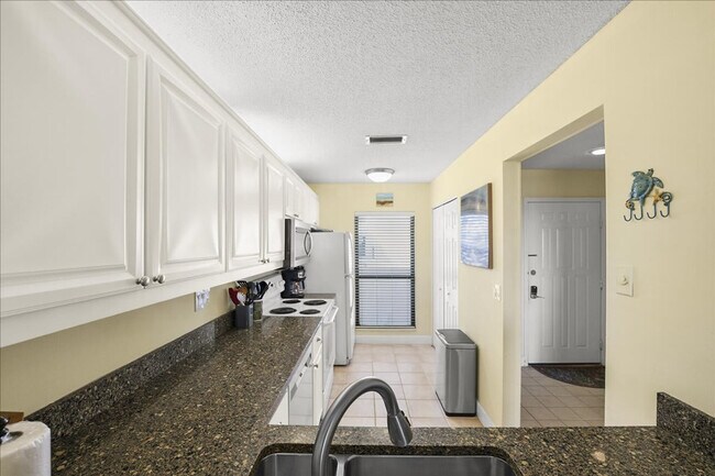 Building Photo - 1733 Sea Fair Dr