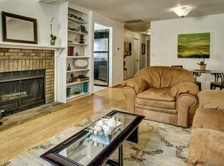 Building Photo - Beautiful 2 story Townhome in Juanita Kirk...