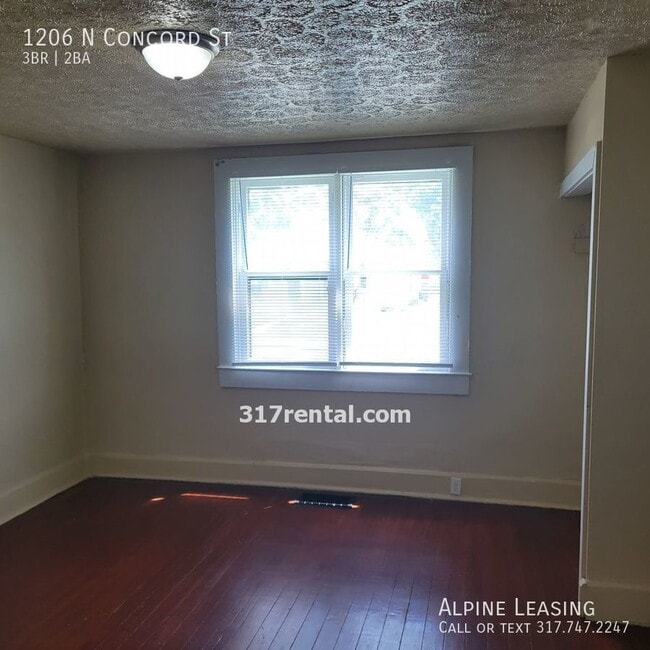 Building Photo - Near Westside 3BR/2BA House w/Garage!