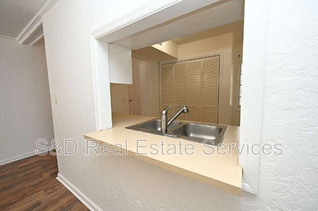 Building Photo - 2249 9th St SE