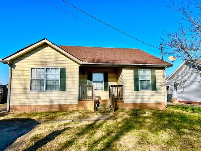 Primary Photo - 3 Bedroom 2 Bathroom Home!!