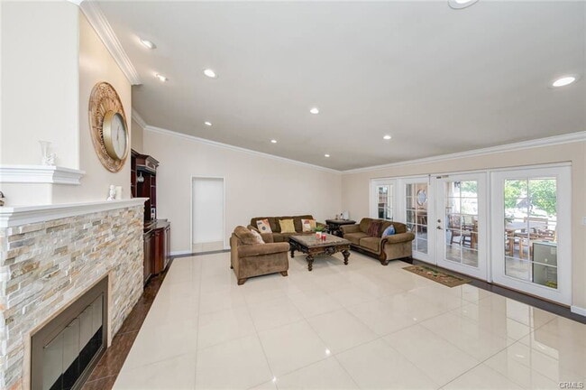 Building Photo - 814 Kellogg Ave