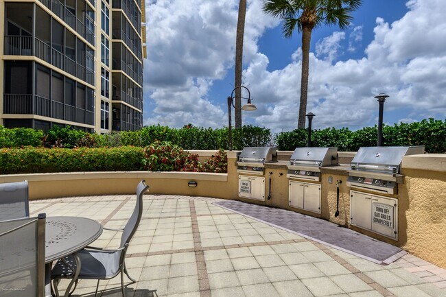 Building Photo - EXECUTIVE VACATION RENTAL
